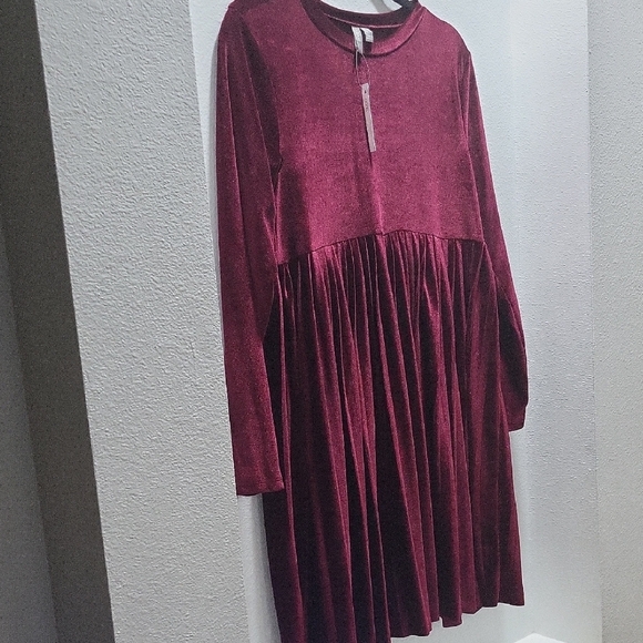 ASOS Velvet Maternity Dress in Deep Burgundy - Picture 7 of 9